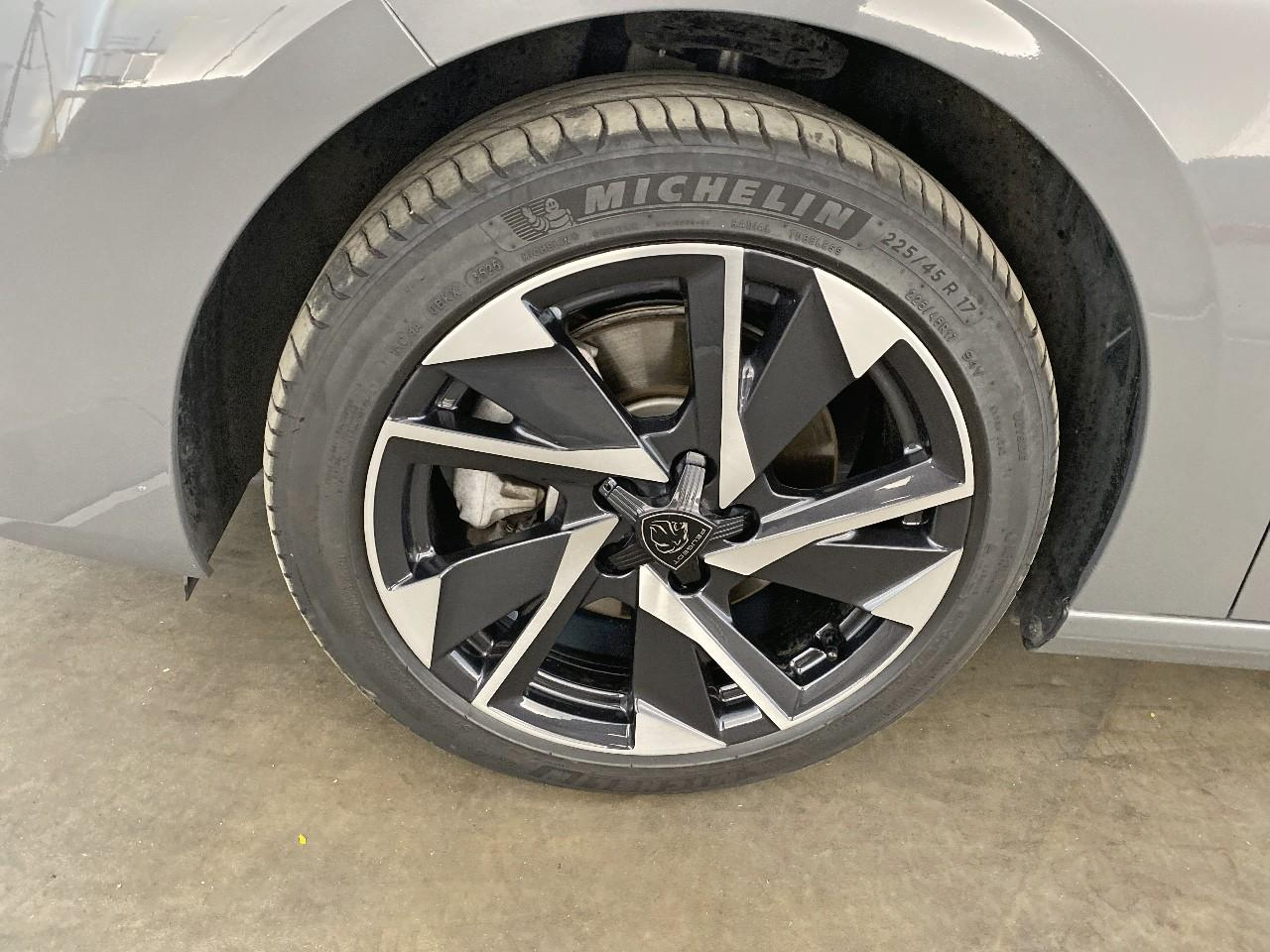 Peugeot 308 hybrid 145 e-dcs6 allure — photo 11