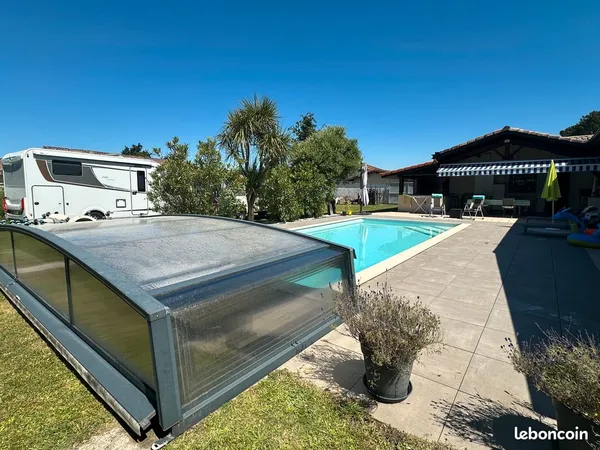 MAISON FAMILIALE SUR 1 800 m² AVEC PISCINE ET LOCAL COMMERCIAL