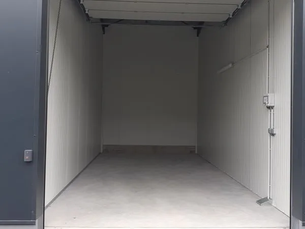 Loue grand box de stockage à Anisy