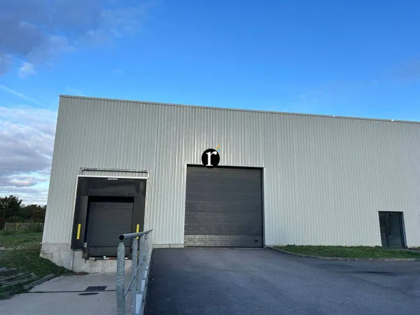Entrepôt 2864 m²