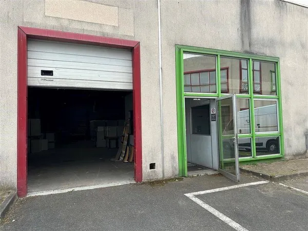 Local d'activité 239 m²