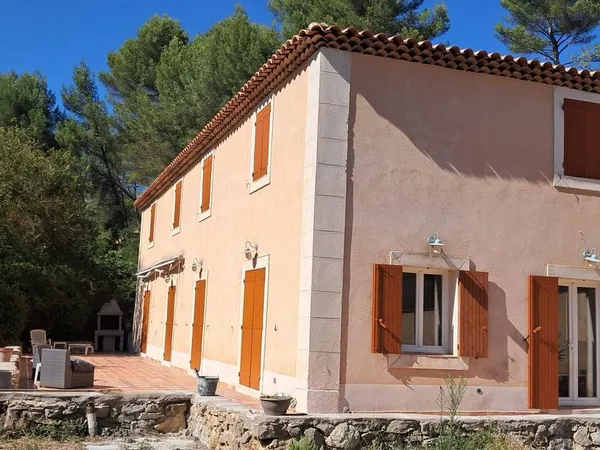 Maison de 200m2 à louer sur Marseille 11
