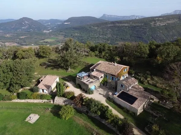 Magnifique propriété avec gite de 10 hectares dans un environnement naturel exceptionnel