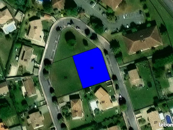 Terrain plat constructible viabilisé de 788 M2