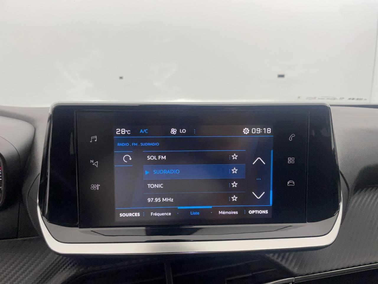 Peugeot 2008 puretech 130 s&s eat8 allure — photo 20