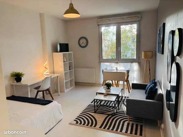 à louer - studio meublé de 31 m² - proche gare de tours - 695 cc