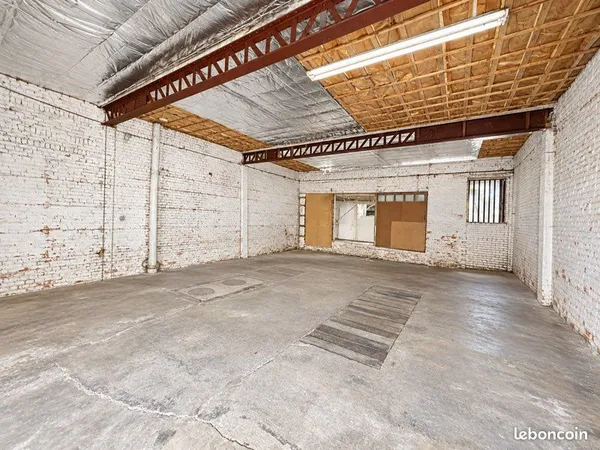 à louer à jeumont - hangar haut de plafond + double garage - 129 m²