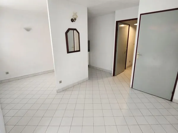 T1 bis avec chambre, jardin, loggia, parking et climatisation - 795 CC