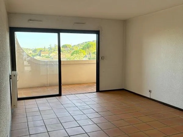 Appartement 2 pièces - 49 m2 - ascenseur - 3 étage - 220 000