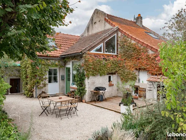 Maison de campagne, à 10min de Vichy, cadre verdoyant et paisible