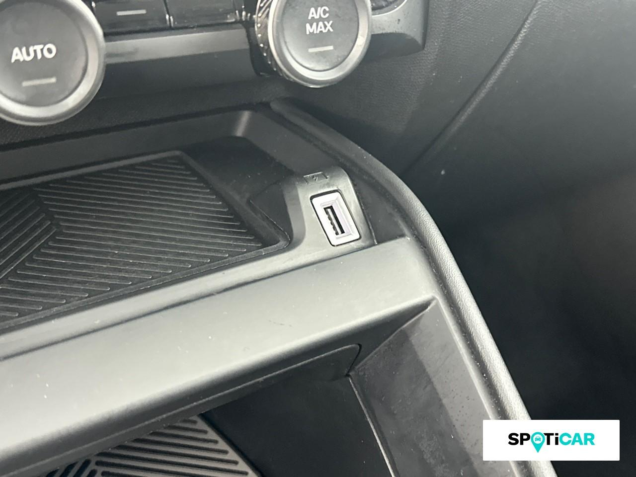 Citroën C4 puretech 130ch s&s c-series eat8 — photo 18