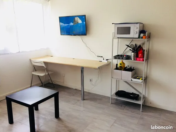 Studio à louer aux Arceaux