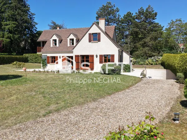 Maison de 183 m2 - 4 chambres - sous-so tatal - 1790m2 de terrain autour.