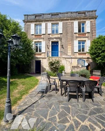 Maison 8 pièces 300 m²