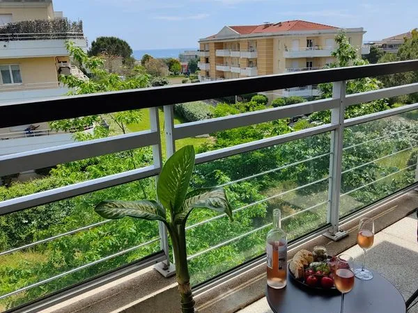 Furnished T2 Apartment | Sea View, Quiet Area, Home Office & Optional Garage 2. To highlight the add