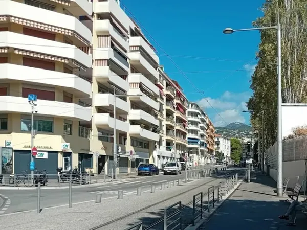 Local 30 m²