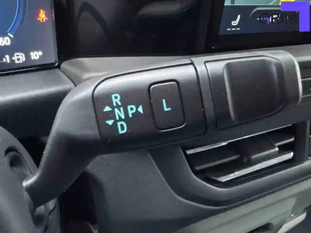 Ford Transit custom fgn 320 l1h1 2.5 duratec 232 ch phev cvt — photo 11