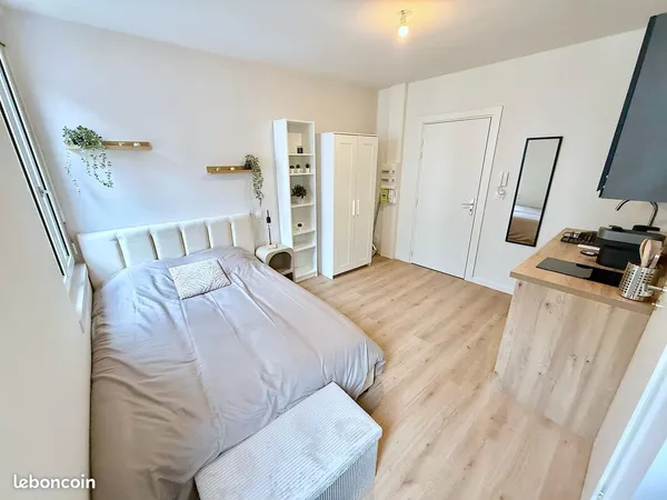 STUDIO REFAIT • CLIM • MEUBLÉ • DPE D • Rentabilité 8,5 % • 7200 /an