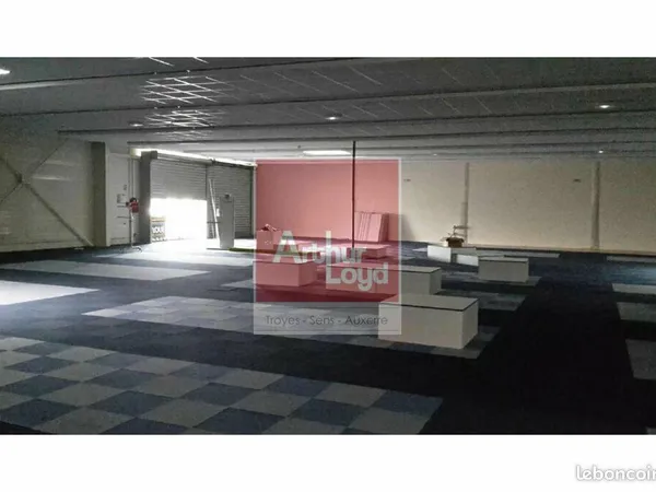 Local commercial 983 m² AUXERRE