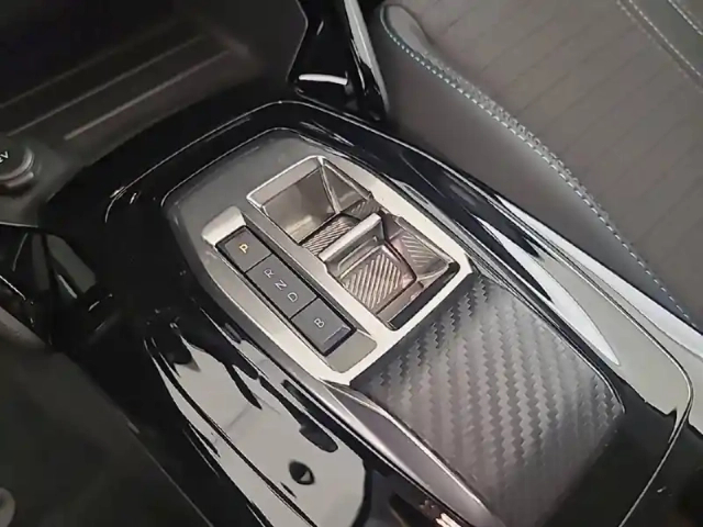 Peugeot 208 electrique 50 kwh 136ch — photo 34