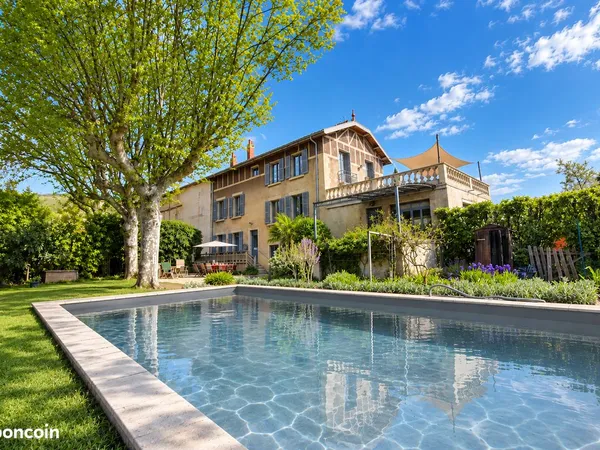 Maison 7 pièces 246m² avec piscine