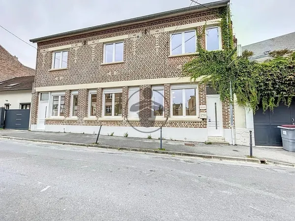 Saint Quentin Immeuble de bureaux en excellent état