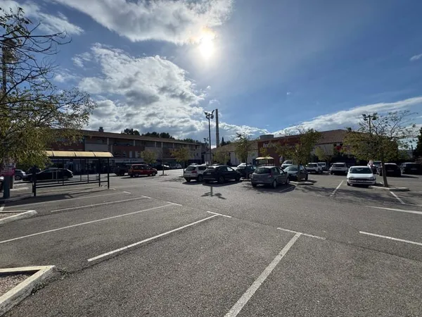 Local commercial 145 m²