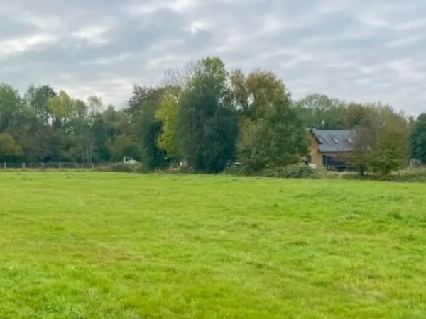 Terrain 617 m²