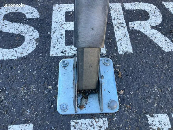 Vends parking avec arceaux