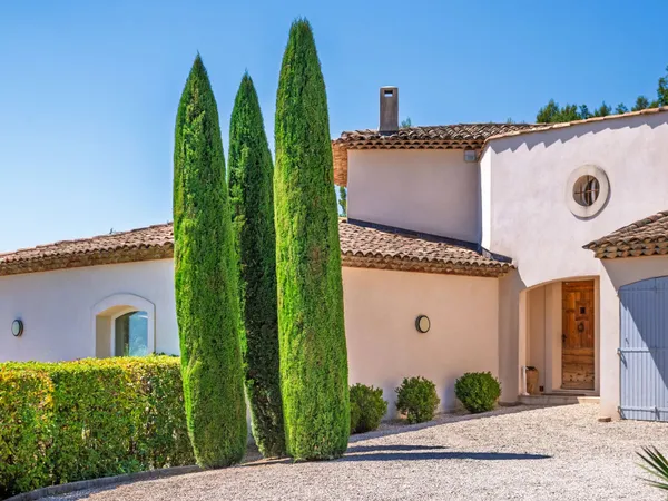 SEILLANS - Propriété d'architecte d'exception avec deux piscines, maison d'amis et vue panoramique