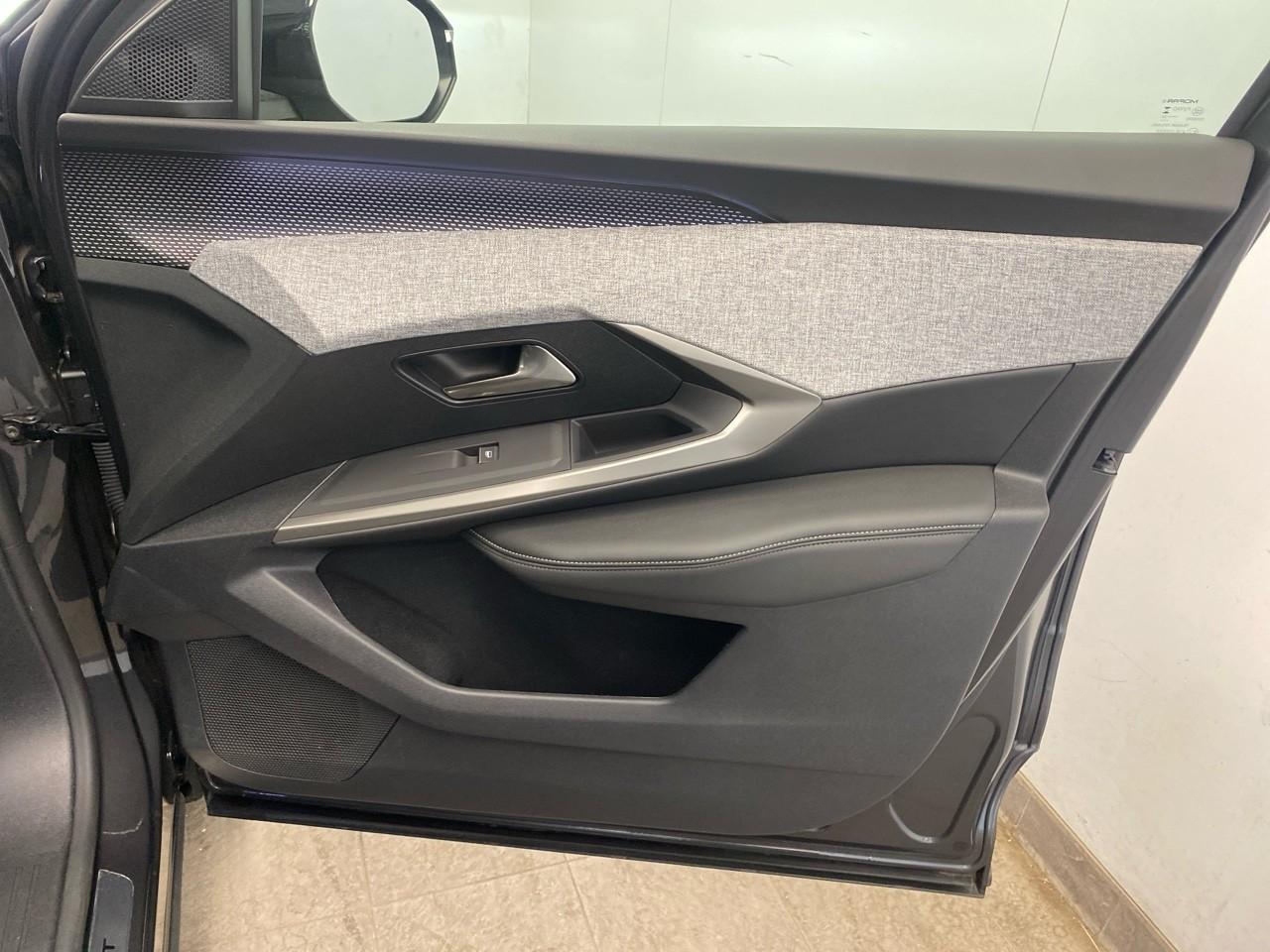 Peugeot 5008 hybrid 136 e-dcs6 gt — photo 27