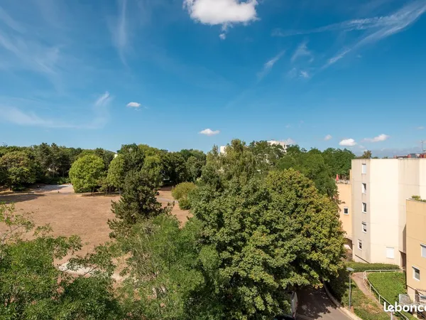 Coup de coeur : Superbe F2 de 52 m² au dernier étage avec terrasse panoramique de 23 m²