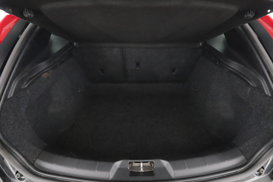 Volvo V40 2.0 T2 Signature Edition — photo 16