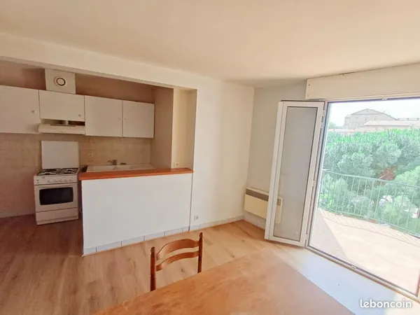 Studio 1 pièce 28 m²