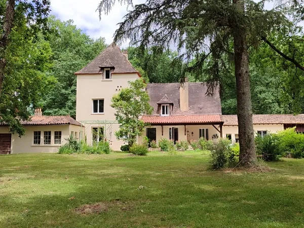 MAISON DE CAMPAGNE 240 MÂ² RENOVEE