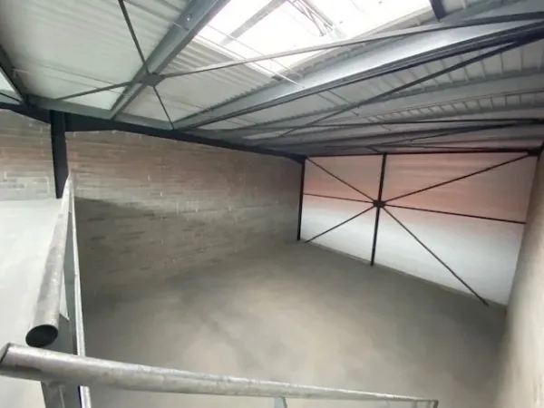 Local 1 pièce 360 m²
