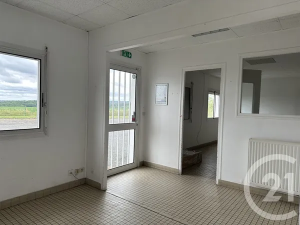 Local 900 m²