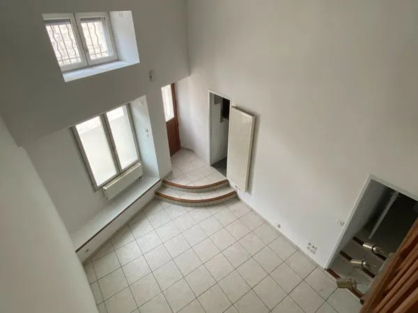 Très beau et spacieux T3 vide avec garage - 66 m2 - Blvd Solferino