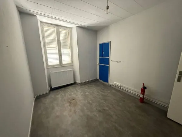 Local professionnel 130 m²
