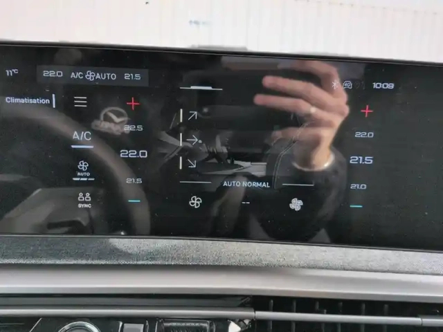 Peugeot 3008 hybrid 145 e-dcs6 — photo 19