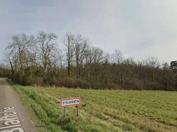 Agréable terrain de loisirs à 1.5km du centre ville