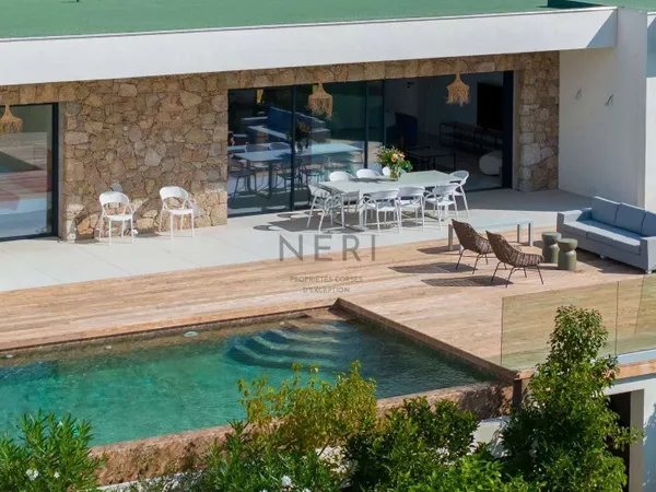 Villa 6 pièces 1925 m²