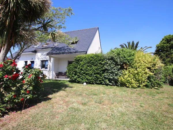 Concarneau maison de 139 m² avec vie de plain pied proximité sentier côtier et commerces.