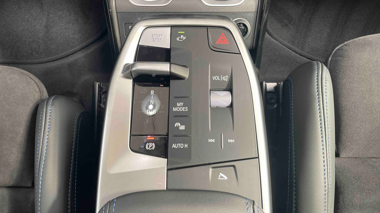 BMW iX1 eDrive20 — photo 24