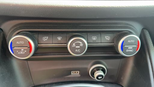 Alfa Romeo Stelvio 2.0 T4 MAir 200 Q4 AT 8 - Super – 2019 – 65070 km – Essence – Boîte Automatique — photo 26