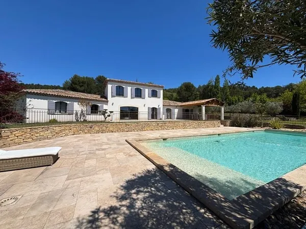 Villa 6 pièce(s) 240 m2