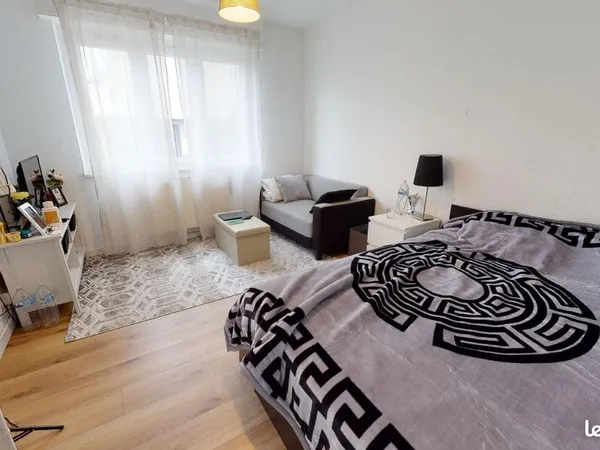 Chambre 4 pièces 70 m²