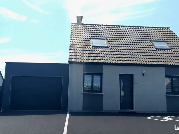 Maison individuelle, semi-plain-pied avec jardin et garage