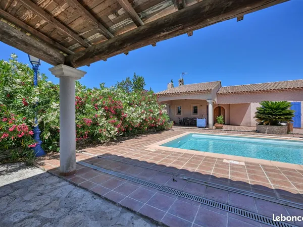 Villa 6 pièces 275 m²