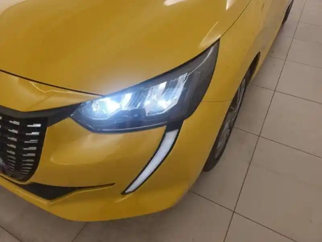 Peugeot 208 puretech 75 s&amp;s bvm5 — photo 14